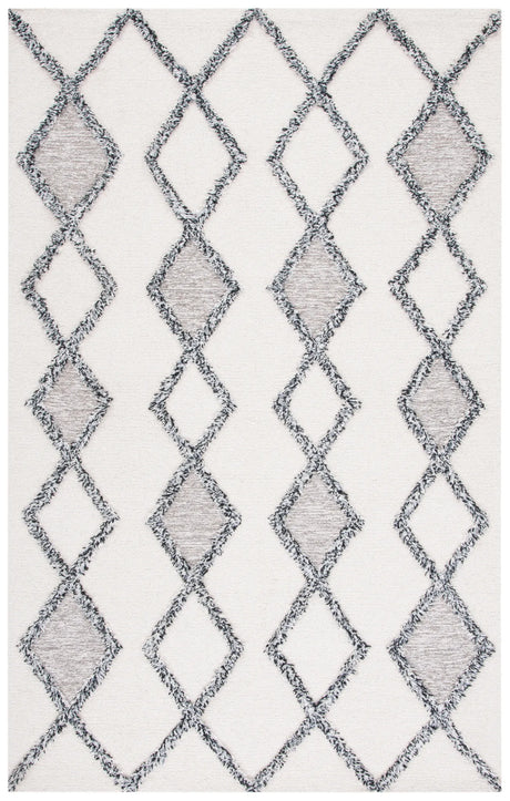 Safavieh Casablanca 4'-0" x 6'-0" Rug in Ivory / Black