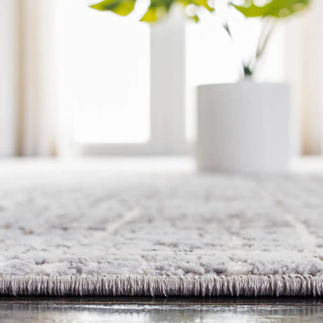 Safavieh Amelia 4'-5" x 6'-5" Rug in Grey / Gold