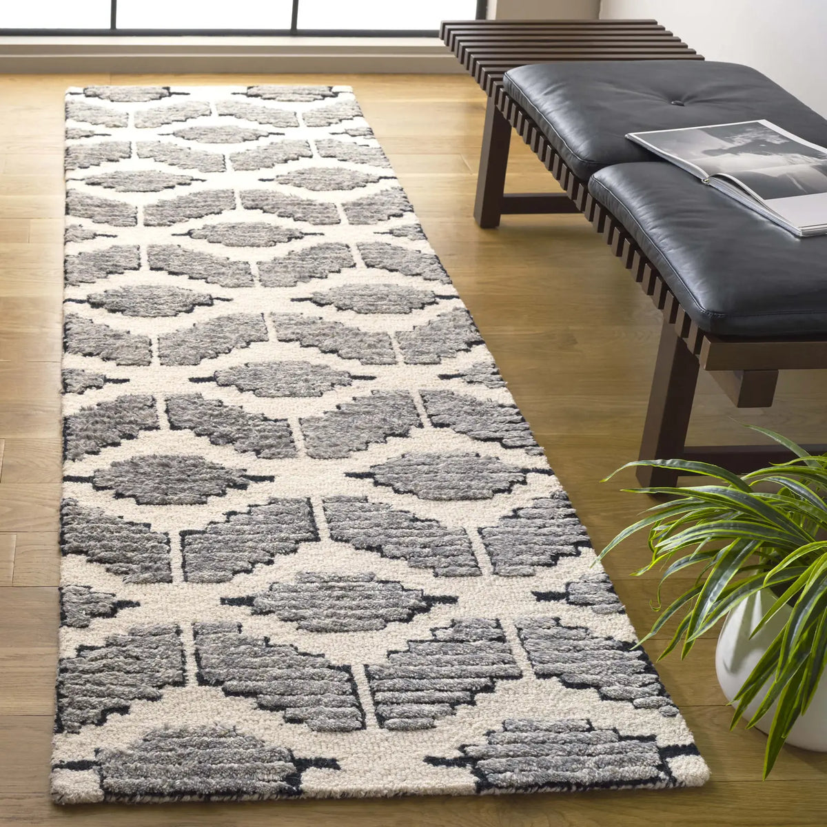 Safavieh Ebony 2'-3" x 8'-0" Rug in Dark Grey / Ivory