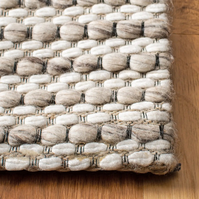Safavieh Marbella 5'-0" x 8'-0" Rug in Light Brown / Ivory