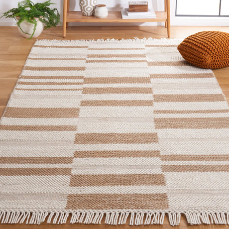Safavieh Natura 4'-0" x 6'-0" Rug in Ivory / Light Brown