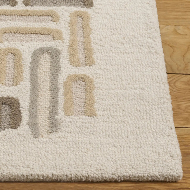 Safavieh Ebony 4'-0" x 6'-0" Rug in Beige / Ivory