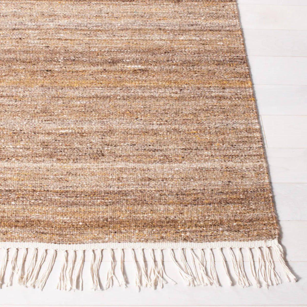 Safavieh Kilim 5'-0" x 8'-0" Rug in Beige / Yellow