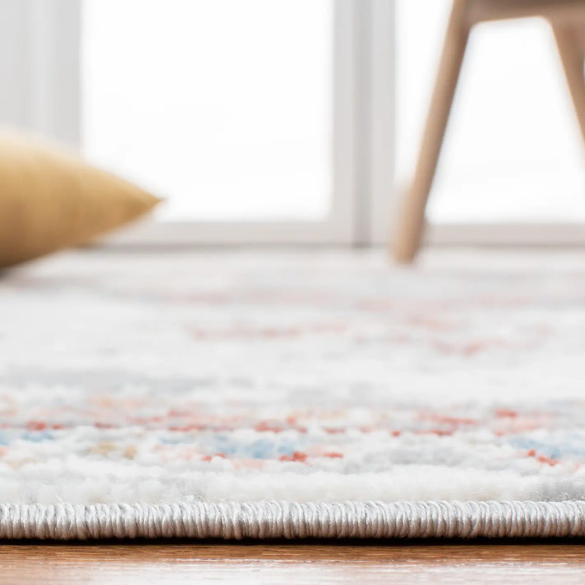 Safavieh Shivan 100 4'-0" x 6'-0" Rug in Ivory / Rust