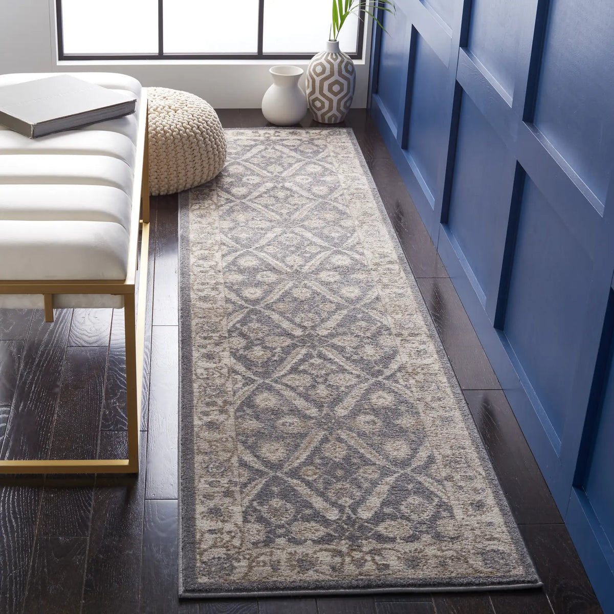 Safavieh Sofia 2'-2" x 8'-0" Rug in Dark Grey / Beige