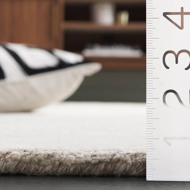 Safavieh Abstract 4'-0" x 6'-0" Rug in Natural / Ivory