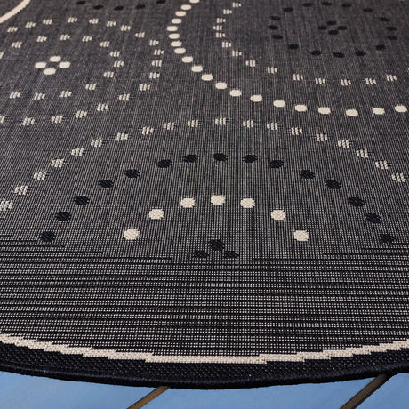 Safavieh Courtyard 6'-7" x 6'-7" Rug in Black / Sand