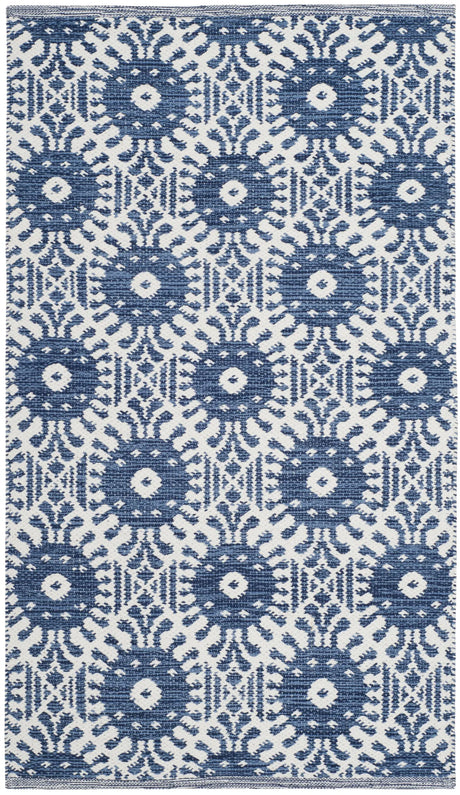 Safavieh Montauk 2'-3" x 3'-9" Rug in Navy / Ivory