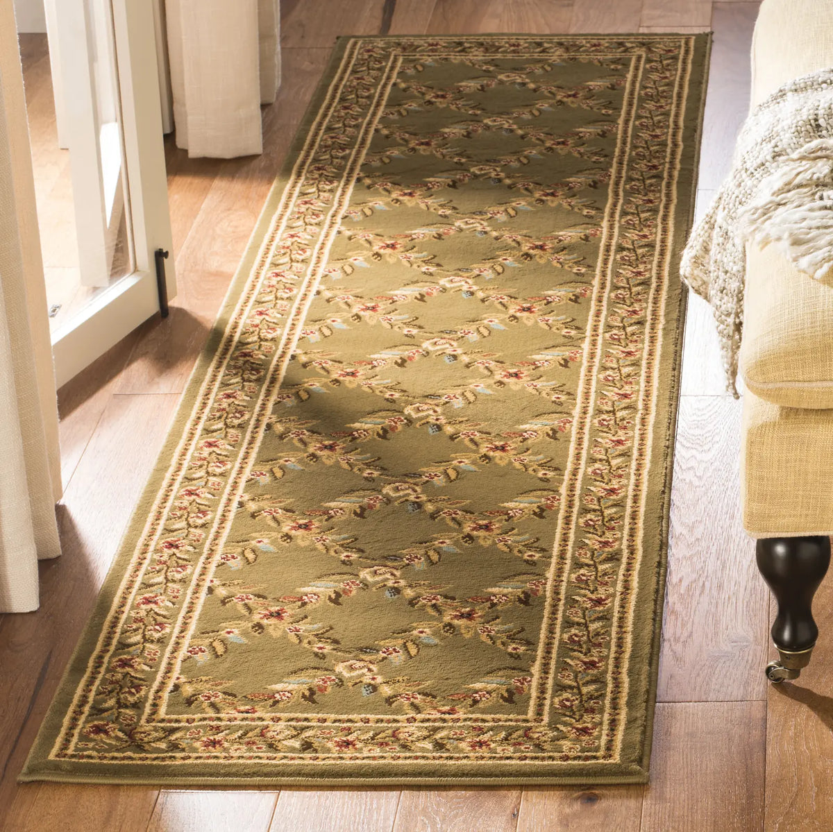 Safavieh Lyndhurst 2'-3" x 12'-0" Rug in Green / Green
