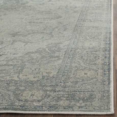 Safavieh Vintage 4'-0" x 5'-7" Rug in Silver