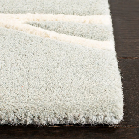 Safavieh Soho 5'-0" x 8'-0" Rug in Grey / Ivory