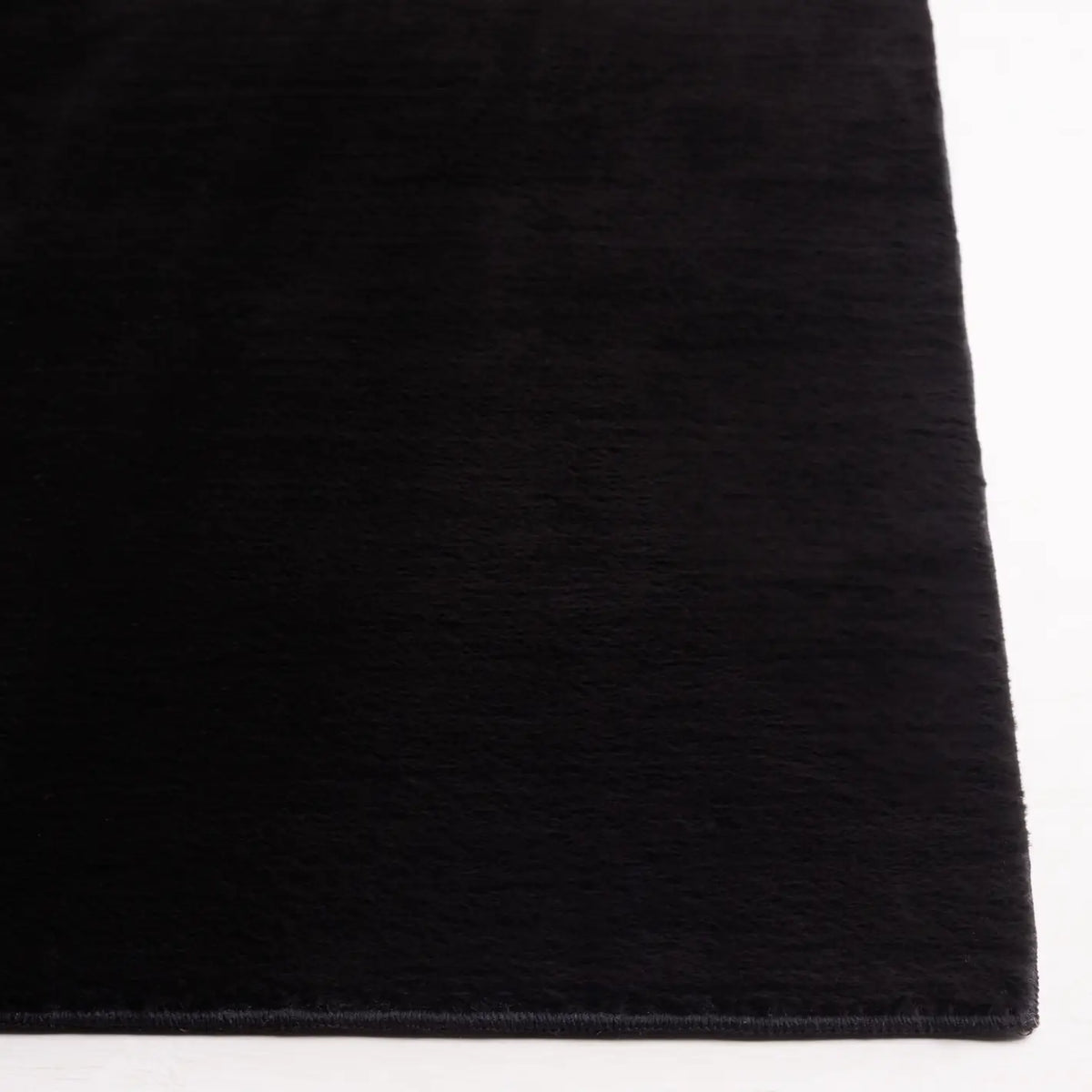 Safavieh Faux Rabbit Fur 4'-0" x 6'-0" Rug in Black