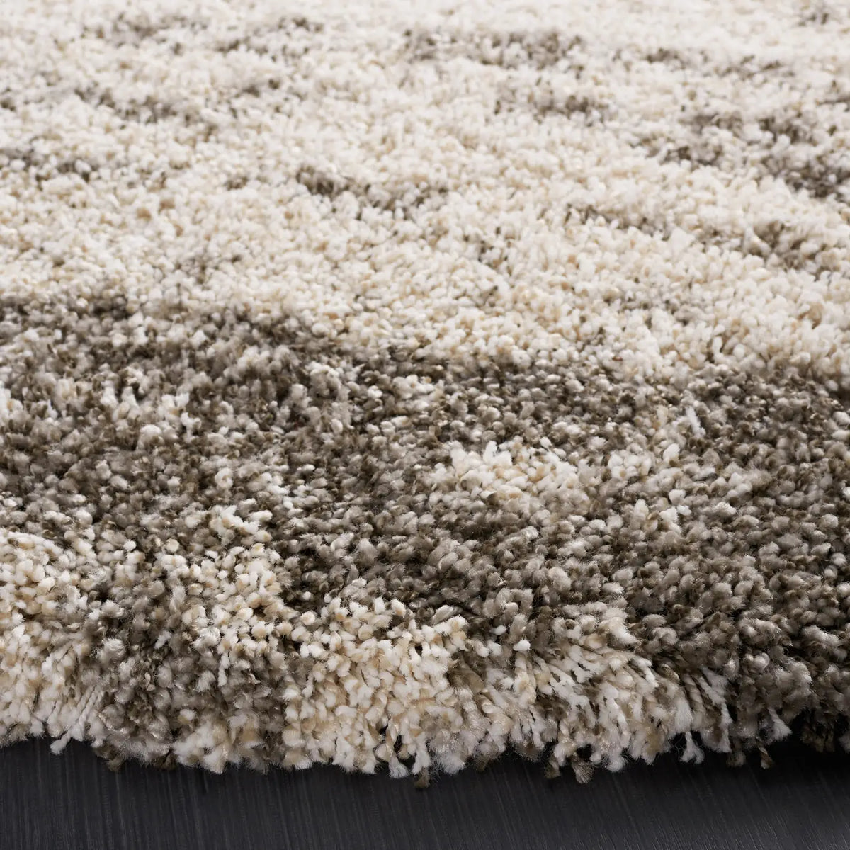 Safavieh Hudson Shag 5'-3" x 5'-3" Rug in Ivory / Grey