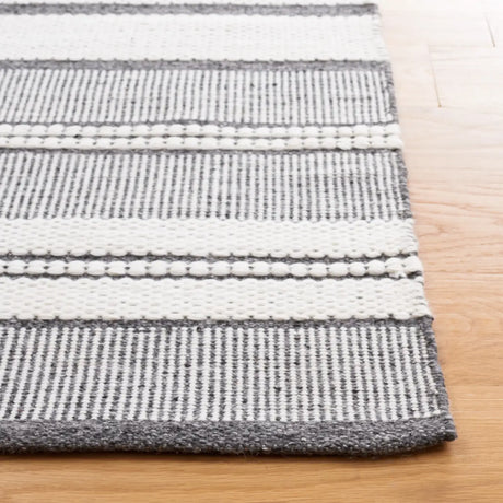 Safavieh Kilim 4'-0" x 6'-0" Rug in Ivory / Dark Grey