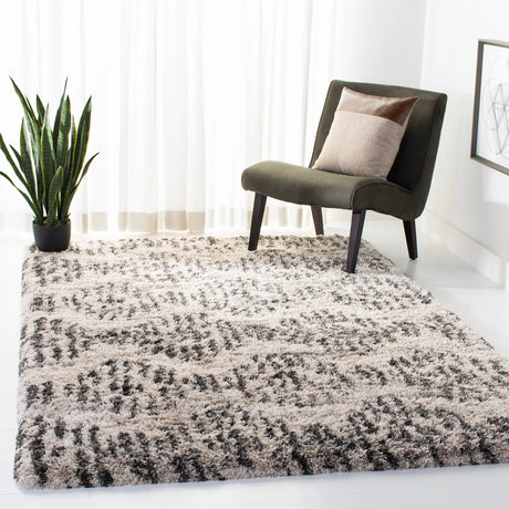 Safavieh Iceland Shag 4'-0" x 6'-0" Rug in Cream / Grey