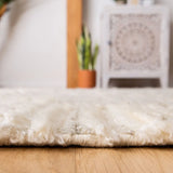Safavieh Manhattan 4'-0" x 6'-0" Rug in Ivory / Grey