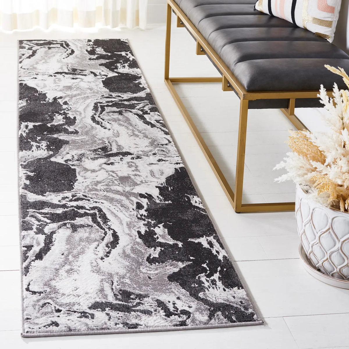 Safavieh Amelia 2'-0" x 8'-0" Rug in Charcoal / Grey