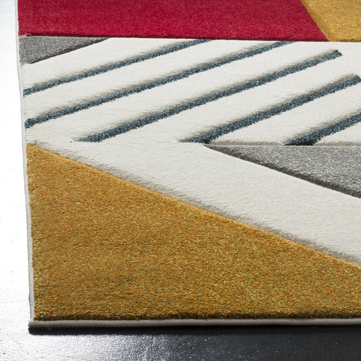 Safavieh Hollywood 5'-3" x 7'-6" Rug in Ivory / Peacock Blue