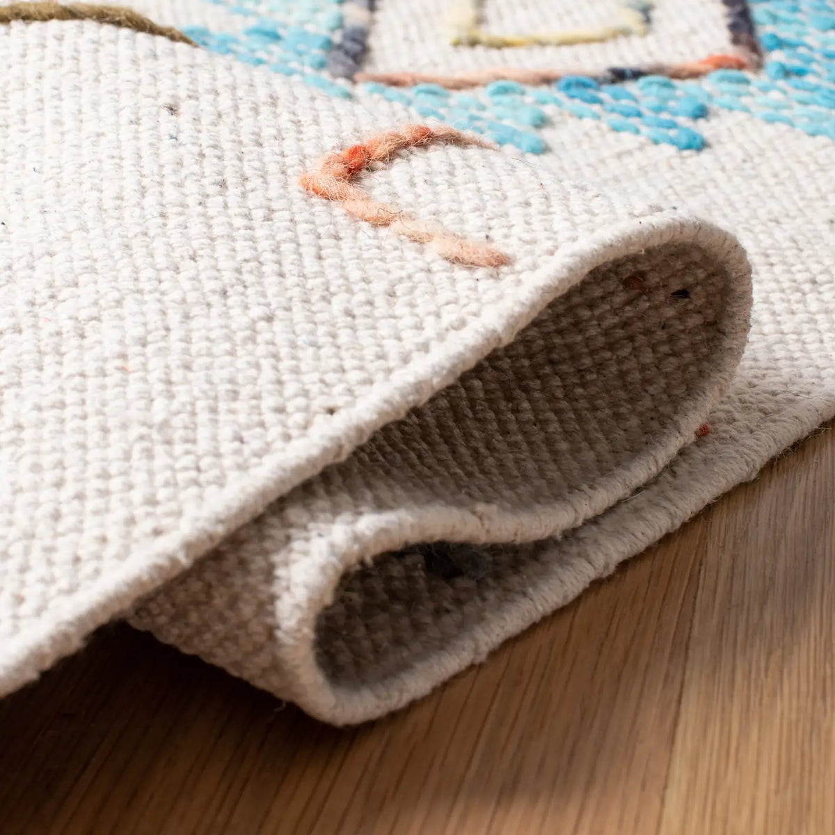 Safavieh Kilim 4'-0" x 6'-0" Rug in Ivory / Pink