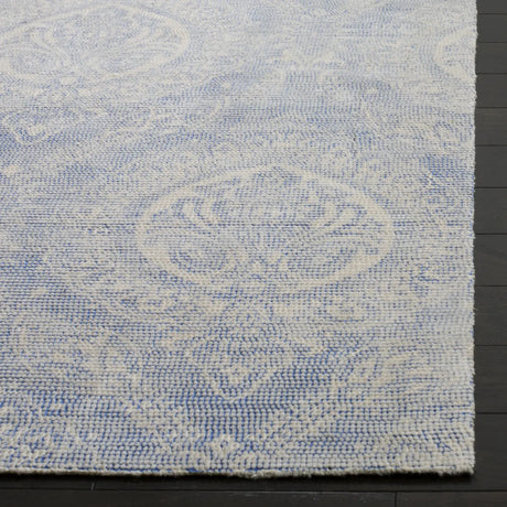 Safavieh Marbella 4'-0" x 6'-0" Rug in Blue / Ivory