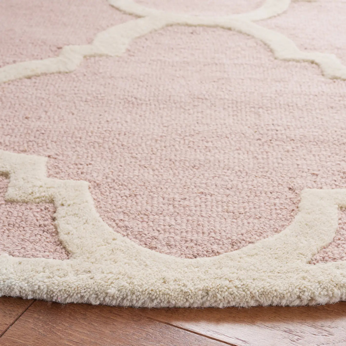 Safavieh Cambridge 6'-0" x 6'-0" Rug in Light Pink / Ivory
