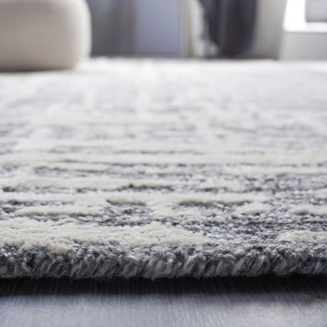 Safavieh Soho 5'-0" x 8'-0" Rug in Grey / Ivory