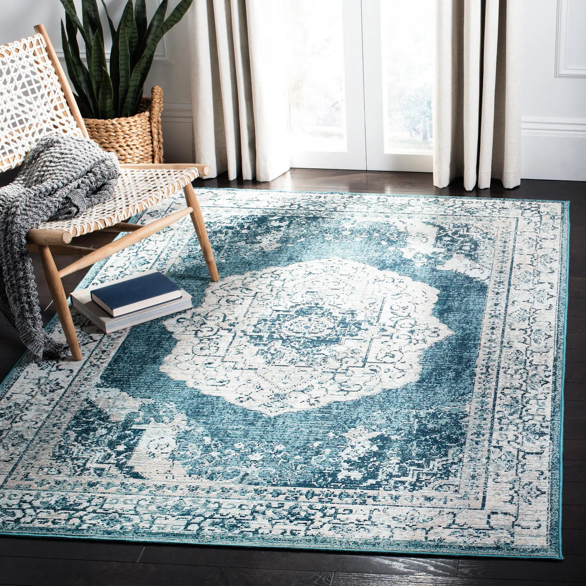 Safavieh Crystal 4'-0" x 6'-0" Rug in Beige / Dark Teal