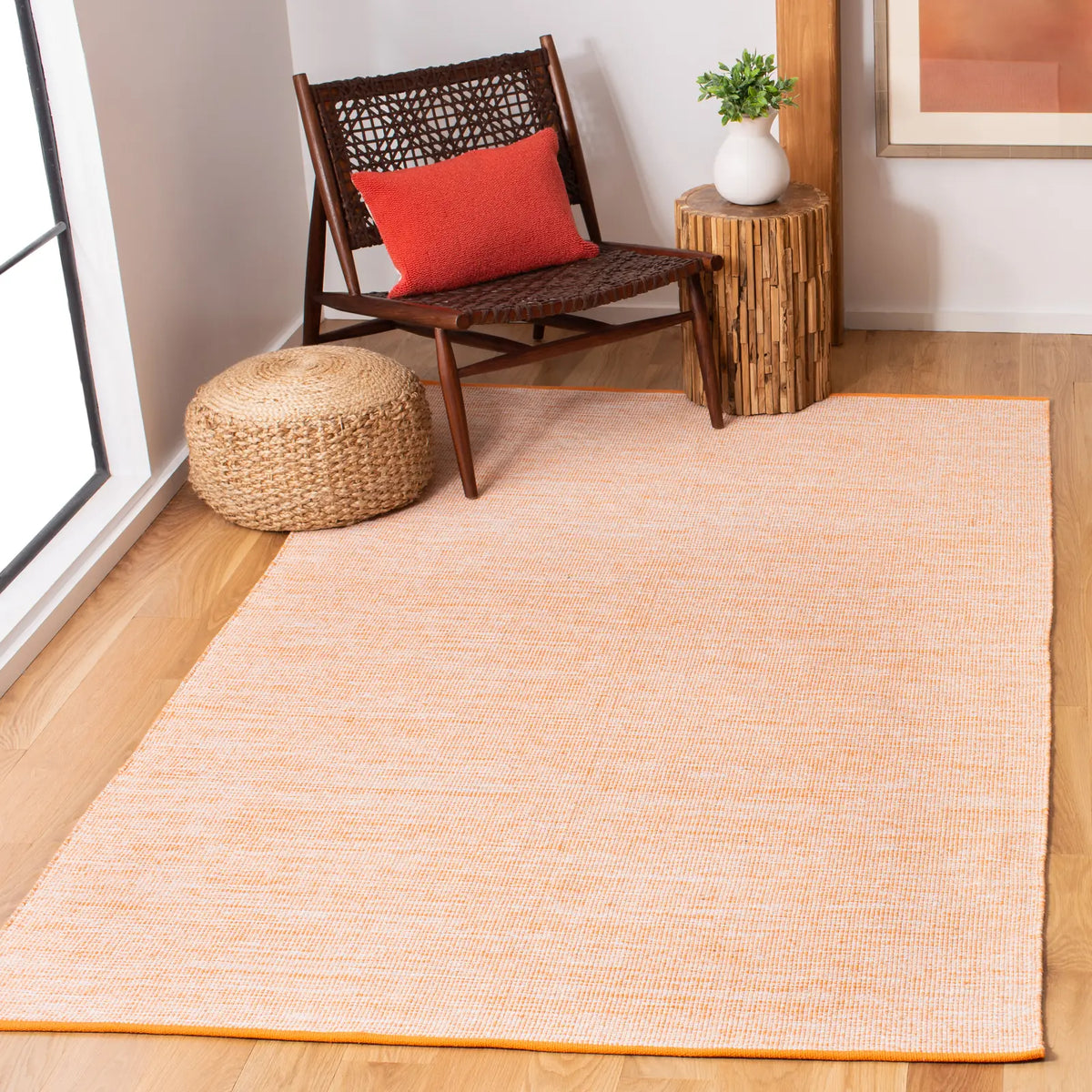Safavieh Montauk 4'-0" x 6'-0" Rug in Orange