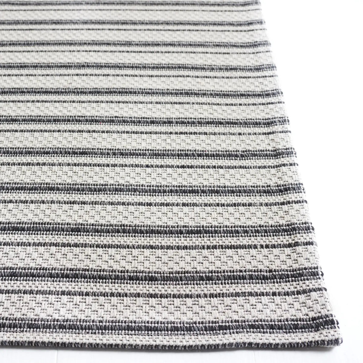 Safavieh Martha Stewart 5'-0" x 7'-0" Rug in Charcoal / Grey