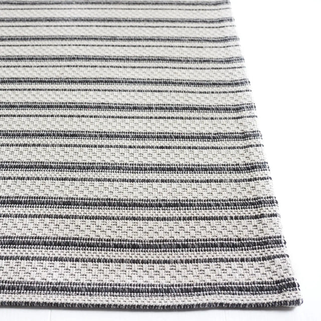 Safavieh Martha Stewart 5'-0" x 7'-0" Rug in Charcoal / Grey