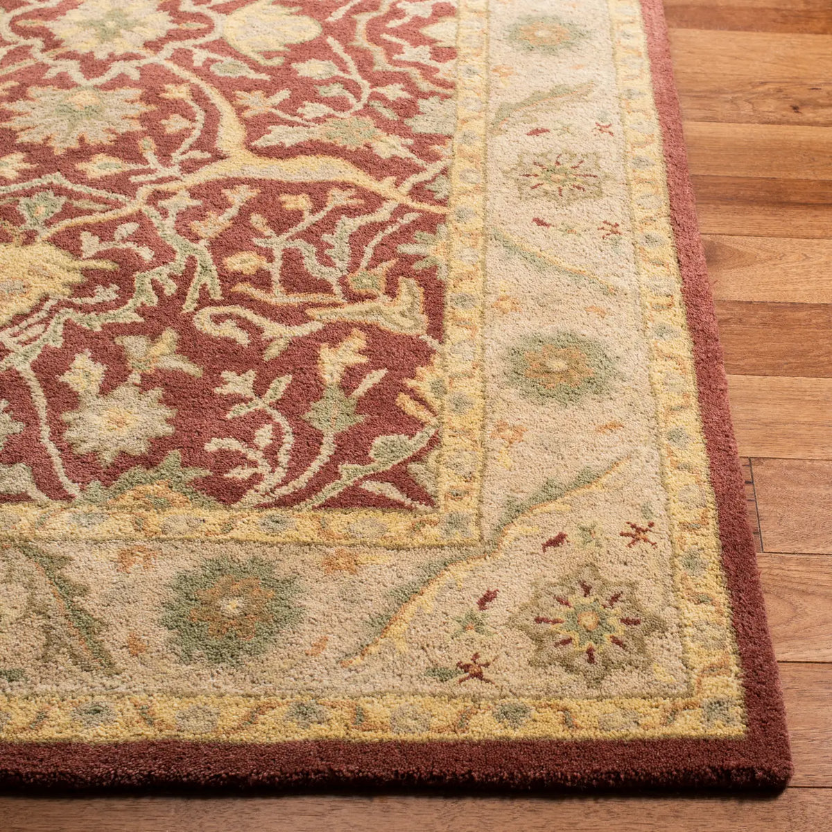 Safavieh Antiquity 4'-0" x 6'-0" Rug in Rust