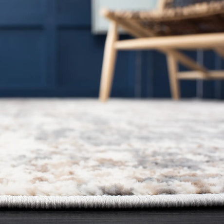 Safavieh Shivan 100 4'-0" x 6'-0" Rug in Ivory / Grey