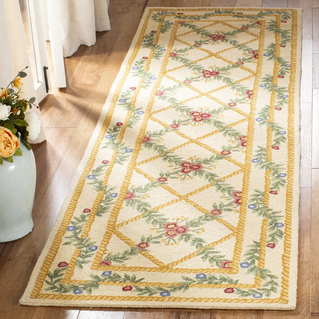 Safavieh Chelsea 2'-6" x 10'-0" Rug in Ivory