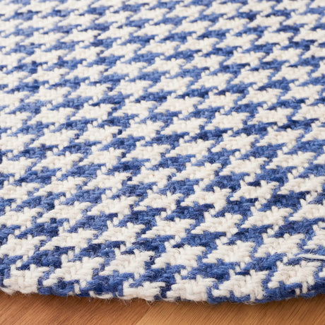 Safavieh Marbella 6'-0" x 6'-0" Rug in Navy / Ivory