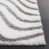 Safavieh Tahoe Shag 4'-0" x 6'-0" Rug in Ivory / Grey