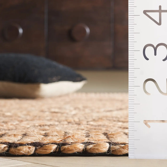 Safavieh Natural Fiber 4'-0" x 6'-0" Rug in Natural / Black
