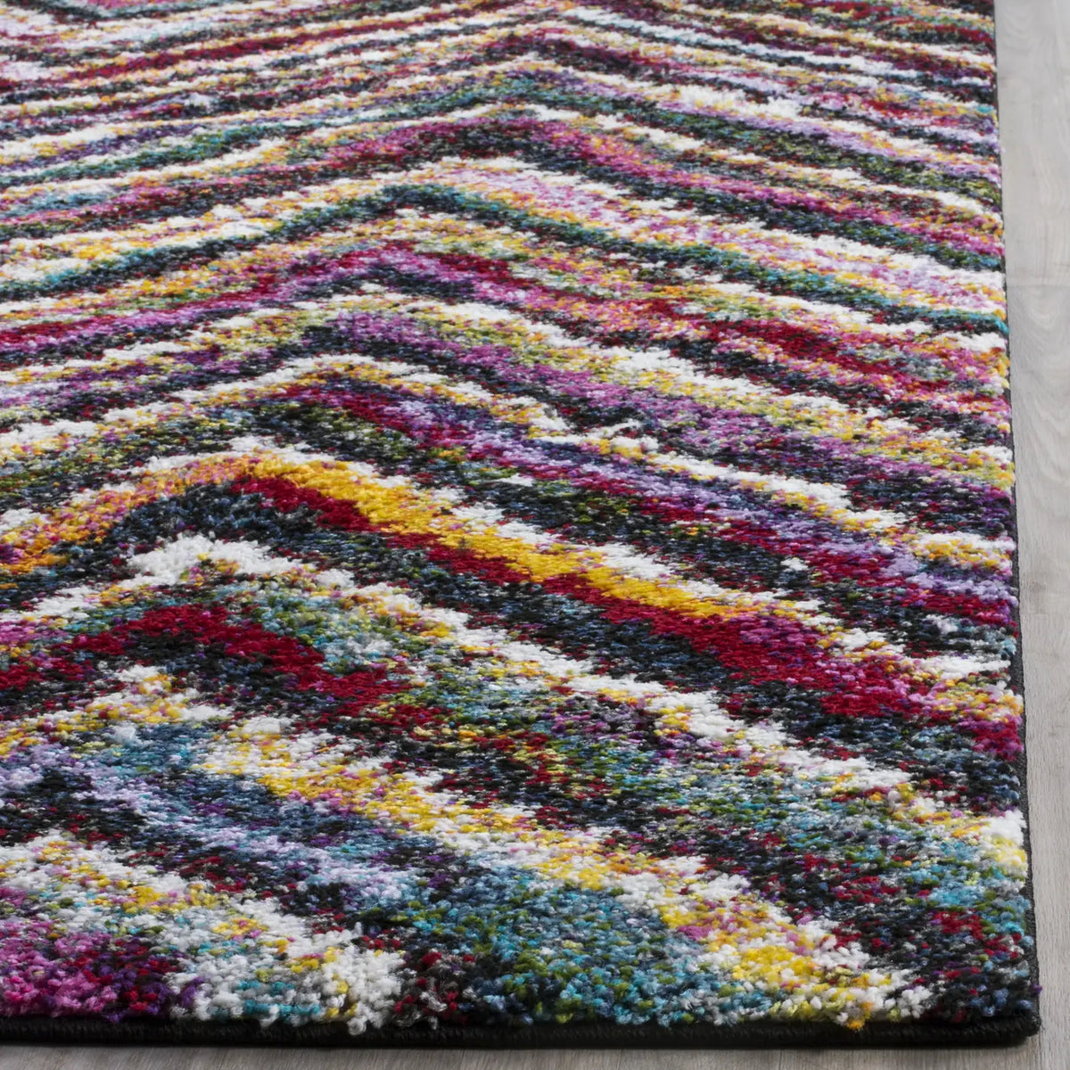 Safavieh Fiesta Shag 4'-0" x 6'-0" Rug in Multi