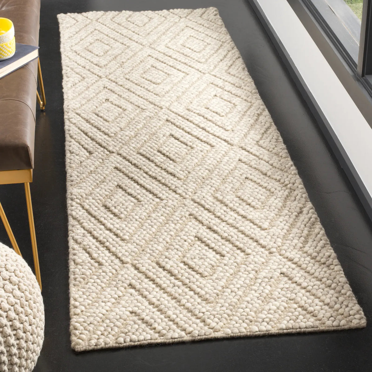 Safavieh Natura 2'-3" x 10'-0" Rug in Beige