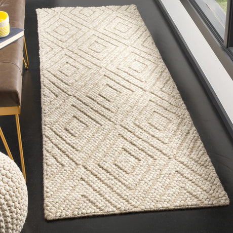 Safavieh Natura 2'-3" x 10'-0" Rug in Beige
