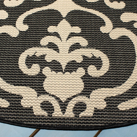 Safavieh Courtyard 6'-7" x 6'-7" Rug in Black / Sand