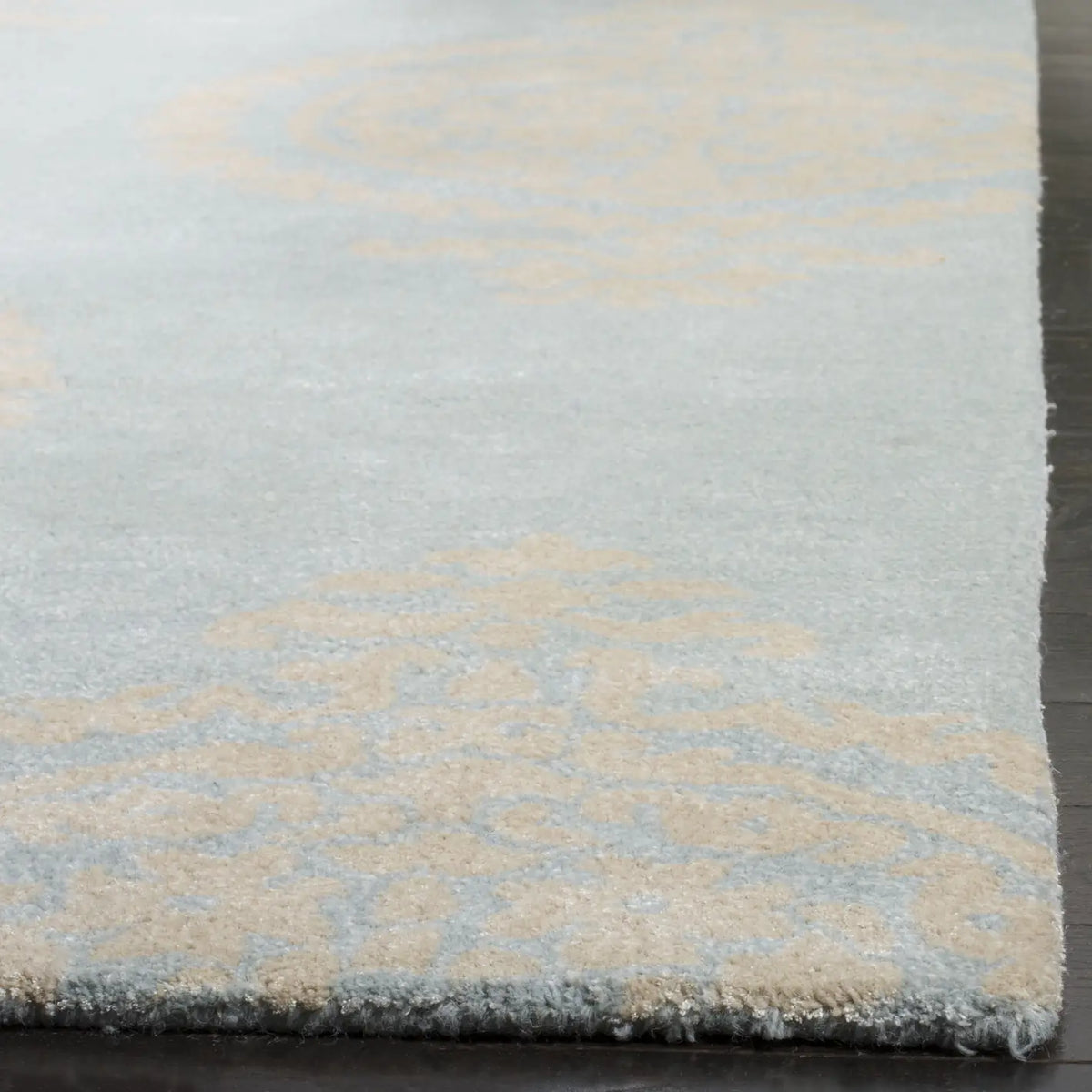 Safavieh Soho 5'-0" x 8'-0" Rug in Blue / Beige