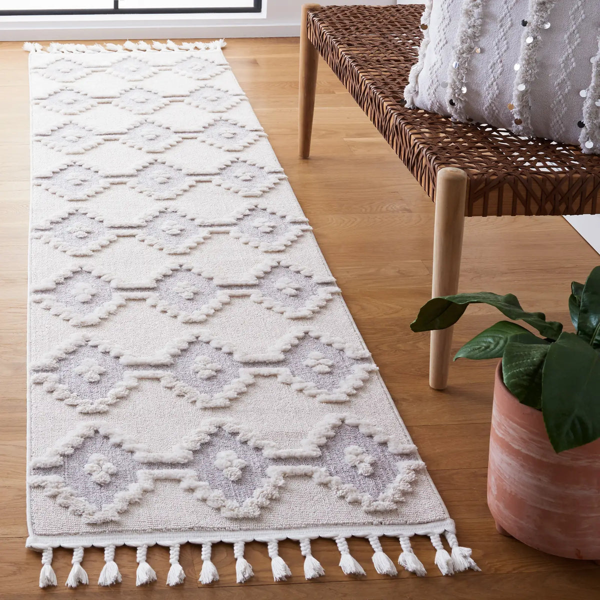 Safavieh Marrakesh 2'-2" x 8'-0" Rug in Ivory / Grey