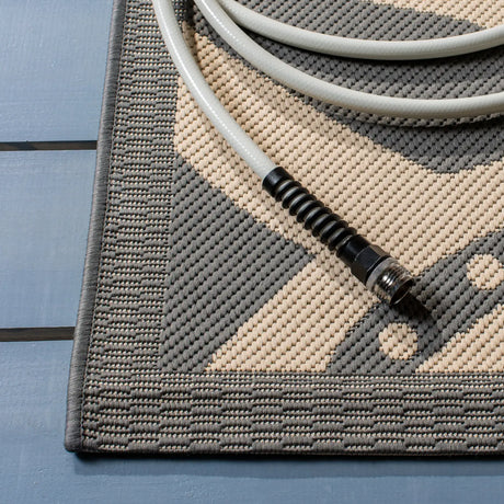Safavieh Courtyard 4'-0" x 5'-7" Rug in Grey / Natural