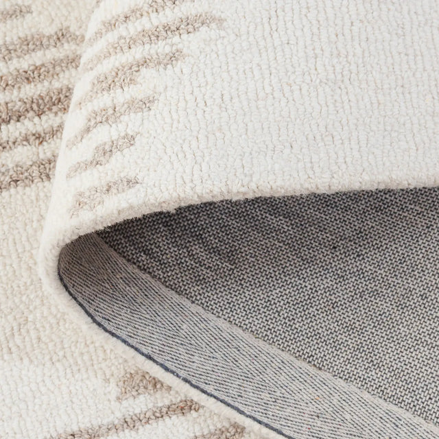Safavieh Metro 4'-0" x 6'-0" Rug in Natural / Ivory