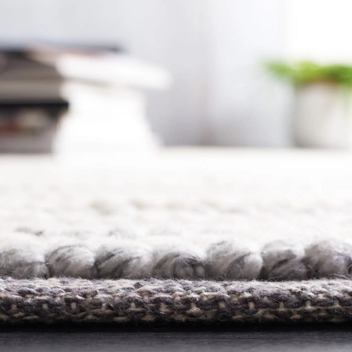 Safavieh Natura 4'-0" x 6'-0" Rug in Ivory / Grey