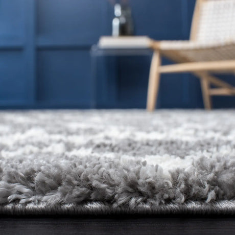 Safavieh Berber Shag 4'-0" x 6'-0" Rug in Grey / Ivory