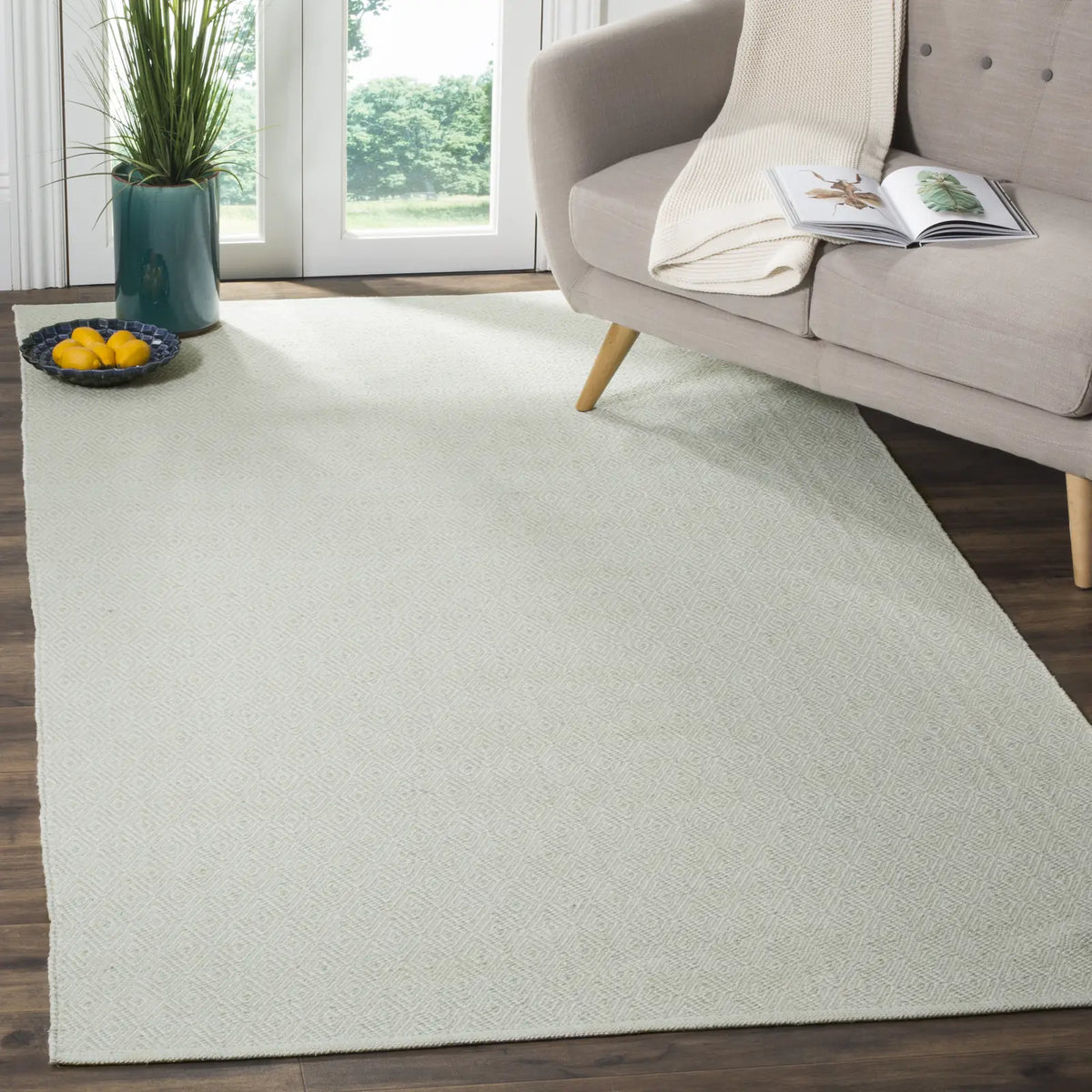 Safavieh Montauk 4'-0" x 6'-0" Rug in Ivory / Foam Green