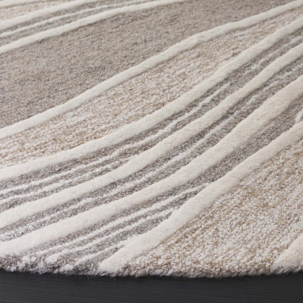 Safavieh Fifth Avenue 6'-0" x 6'-0" Rug in Natural / Ivory