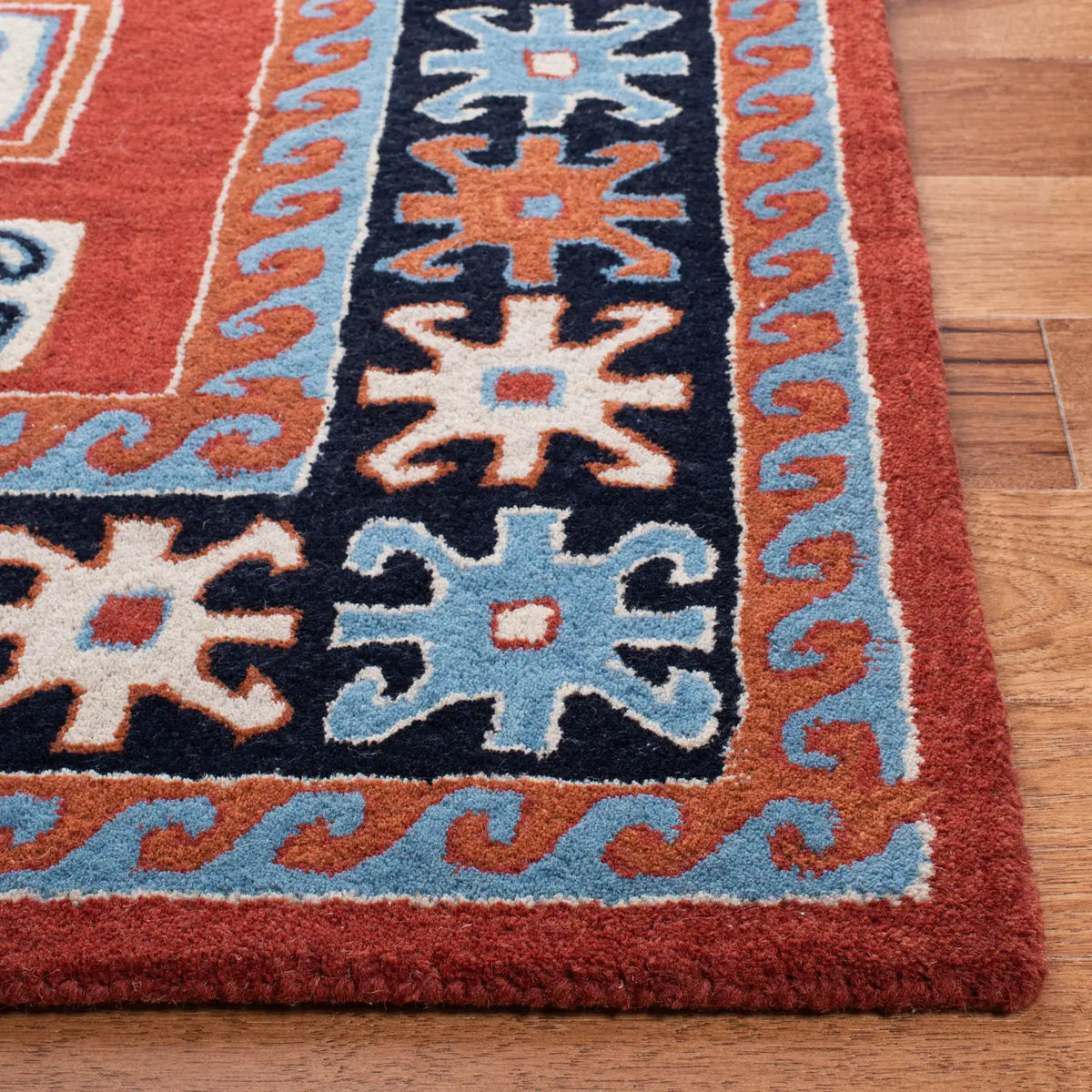 Safavieh Heritage 4'-0" x 6'-0" Rug in Red / Black