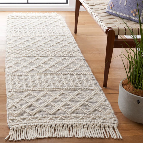 Safavieh Natura 2'-3" x 8'-0" Rug in Ivory / Grey